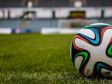 the-ball-488716_1920